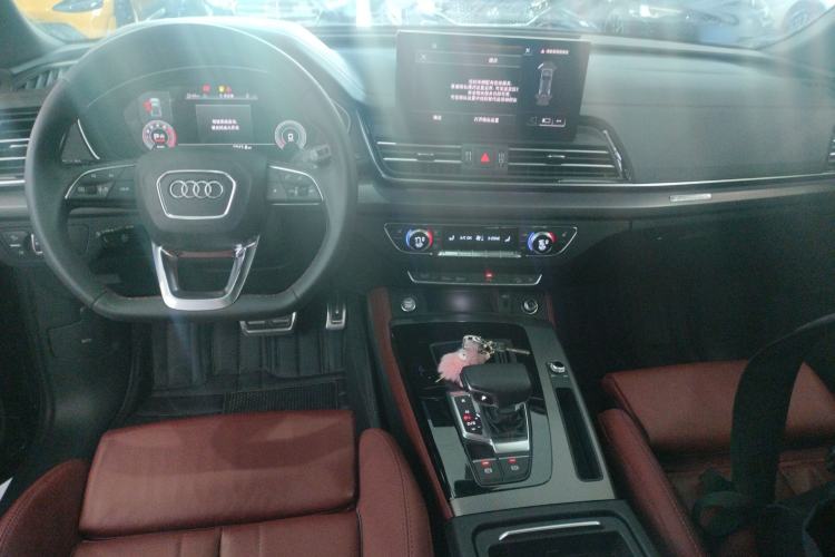 Used Audi Q5L 2023 40T Luxury Dynamic Model Center Console