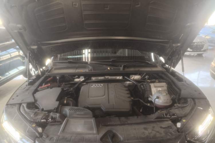 Used Audi Q5L 2023 40T Luxury Dynamic Model Engine Bay