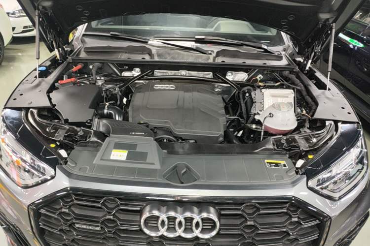 Used Audi Q5L 2023 40T Luxury Dynamic Model Engine Bay