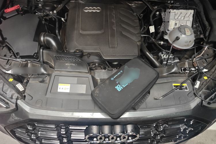 Used Audi Q5L 2023 45T Luxury Dynamic Model Engine Bay