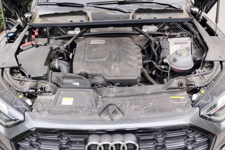 Used Audi Q5L 2023 40T Luxury Dynamic Model Engine Bay