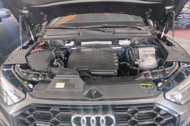 Used Audi Q5L 2023 40T Luxury Dynamic Model Engine Bay