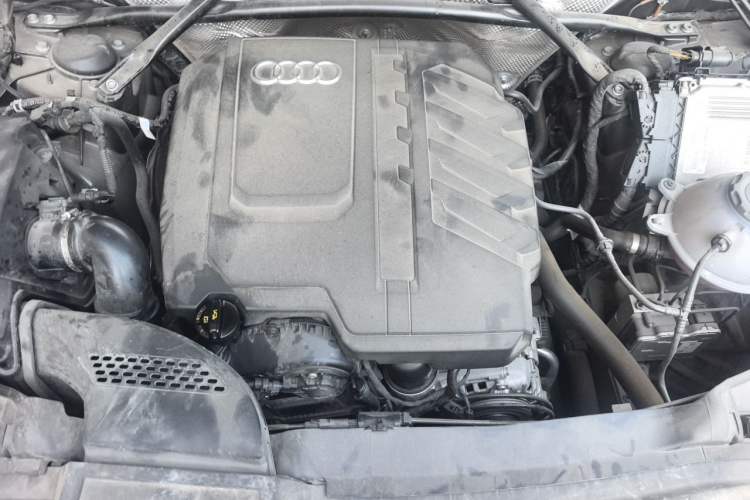 Used Audi Q5L 2023 40T Luxury Dynamic Model Engine Bay