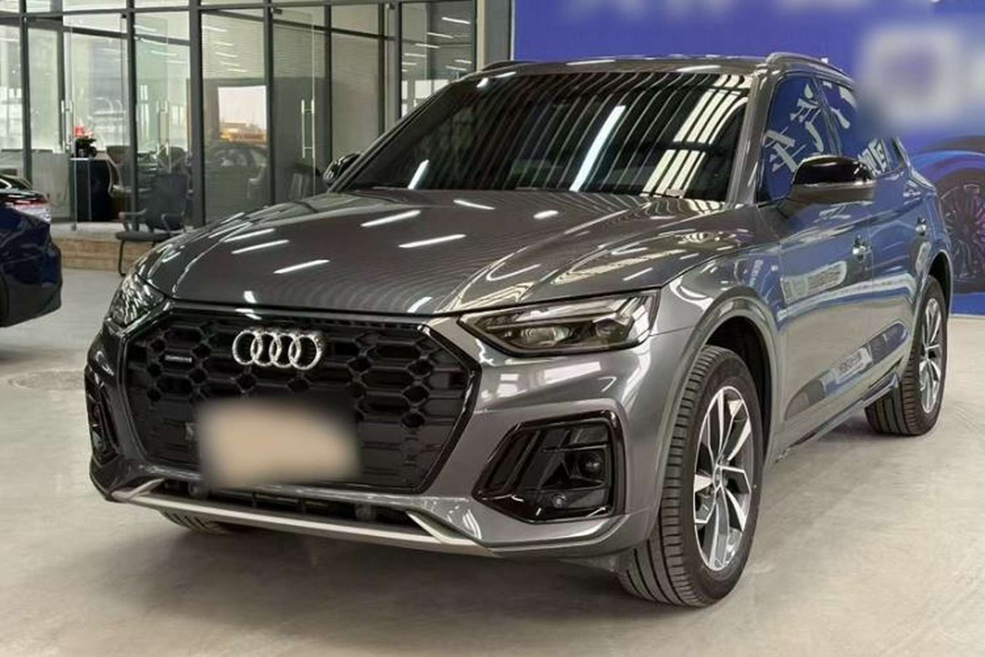 Used Audi Q5L 2023 40T Luxury Dynamic Model Front Left 45 Deg