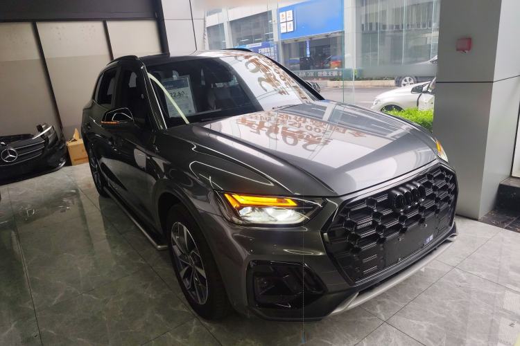 Used Audi Q5L 2023 40T Luxury Dynamic Model Front Right 45 Deg