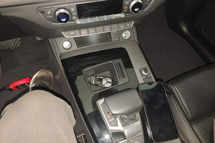 Used Audi Q5L 2023 40T Luxury Dynamic Model Gear Lever