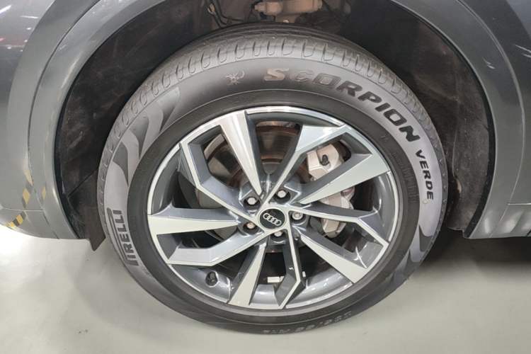 Used Audi Q5L 2023 40T Luxury Dynamic Model Left Front Wheel Hub