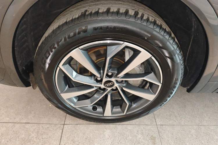 Used Audi Q5L 2023 40T Luxury Dynamic Model Left Front Wheel Hub