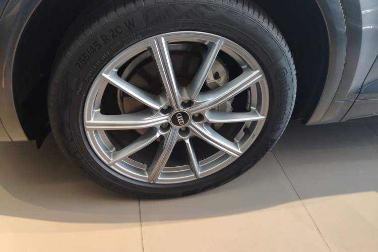 Used Audi Q5L 2023 40T Luxury Dynamic Model Left Front Wheel Hub