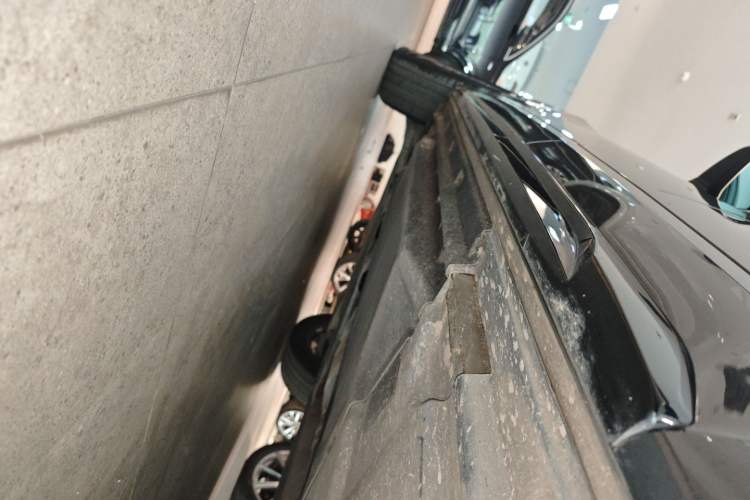 Used Audi Q5L 2023 40T Luxury Dynamic Model Left Side Sill