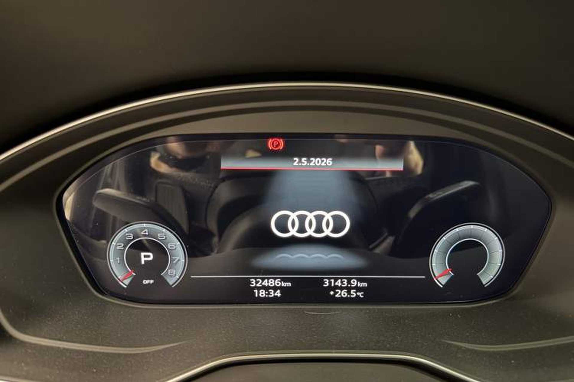 Used Audi Q5L 2023 40T Luxury Dynamic Model Odometer Close Up