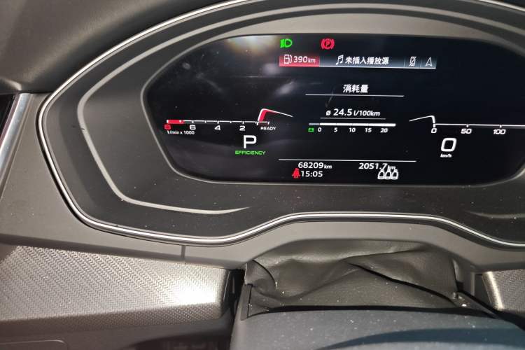 Used Audi Q5L 2023 45T Luxury Dynamic Model Odometer Close Up