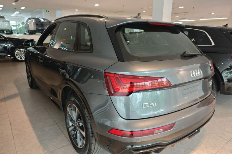 Used Audi Q5L 2023 40T Luxury Dynamic Model Rear Left 45 Deg