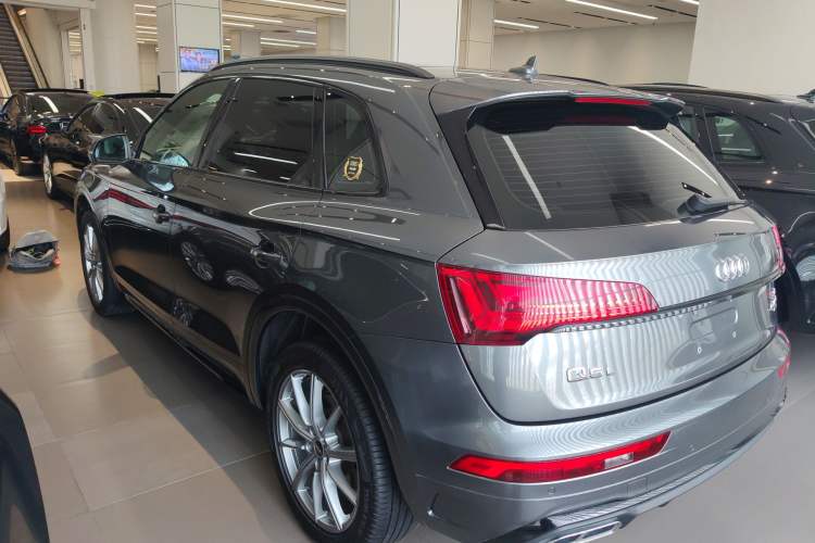 Used Audi Q5L 2023 40T Luxury Dynamic Model Rear Left 45 Deg