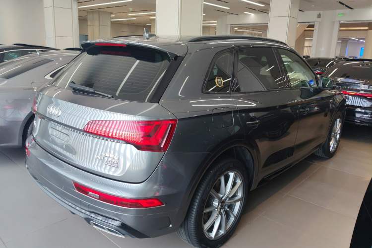 Used Audi Q5L 2023 40T Luxury Dynamic Model Rear Right 45 Deg