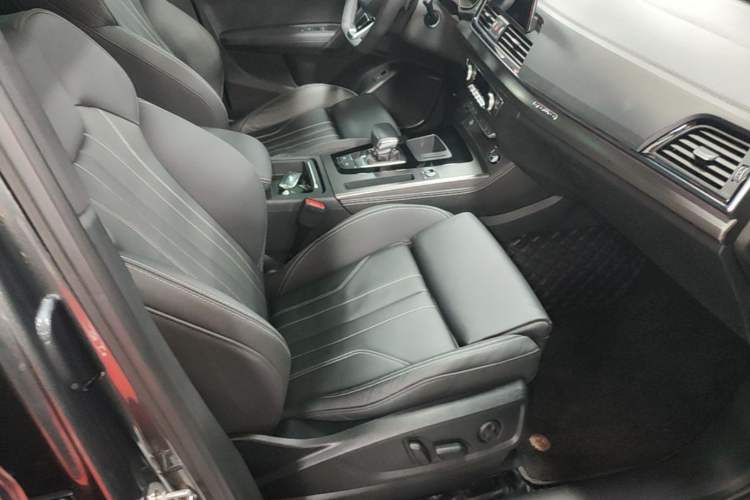 Used Audi Q5L 2023 40T Luxury Dynamic Model Right Front Seat