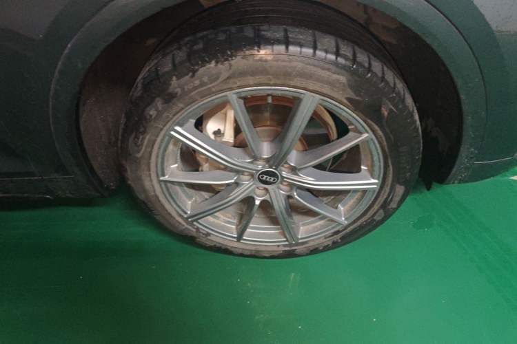 Used Audi Q5L 2023 40T Snow Sports Edition Right Front Wheel Hub