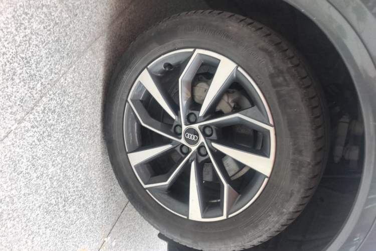 Used Audi Q5L 2023 40T Luxury Dynamic Model Right Front Wheel Hub