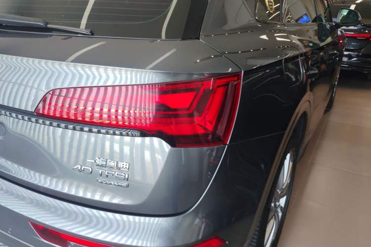 Used Audi Q5L 2023 40T Luxury Dynamic Model Right Rear Taillight