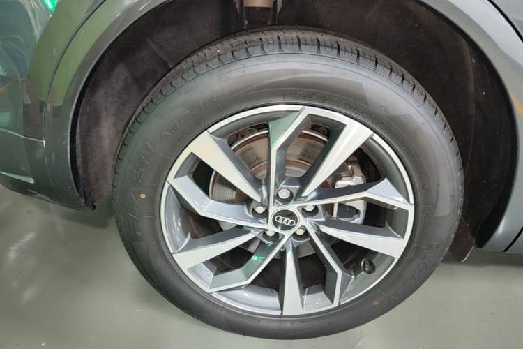 Used Audi Q5L 2023 40T Luxury Dynamic Model Right Rear Wheel Hub