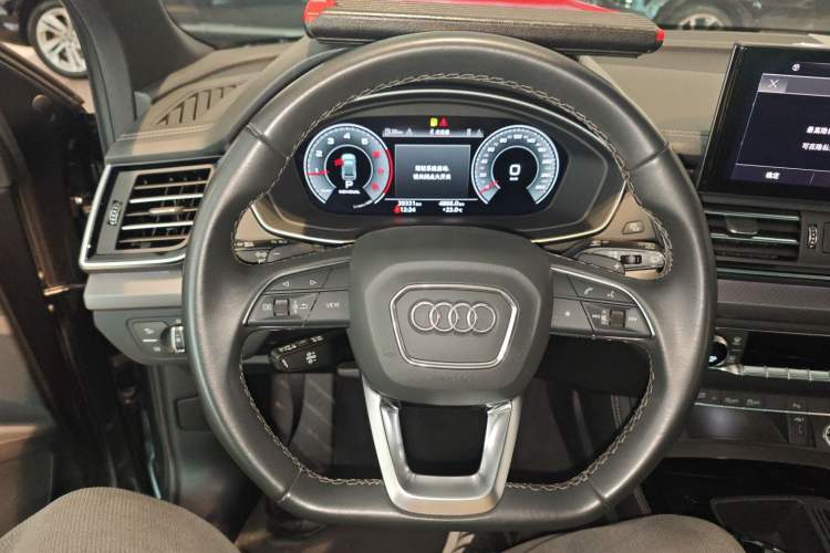 Used Audi Q5L 2023 40T Luxury Dynamic Model Steering Wheel