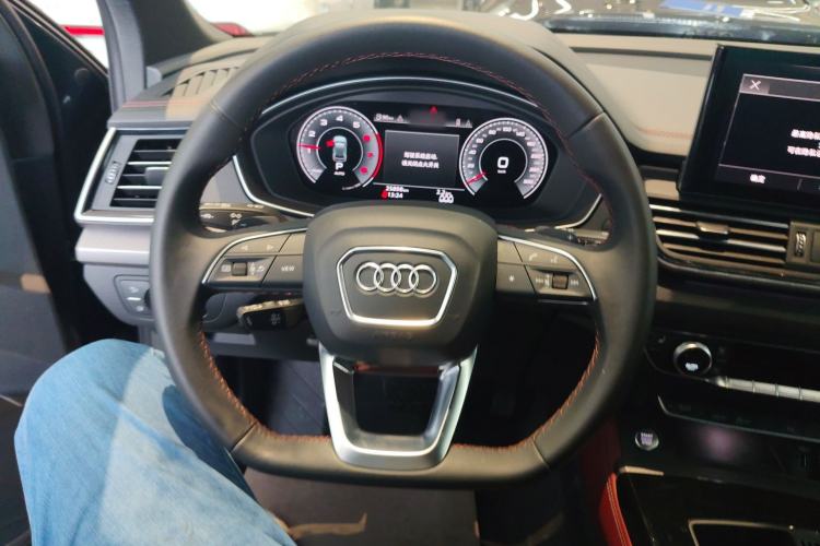 Used Audi Q5L 2023 40T Luxury Dynamic Model Steering Wheel