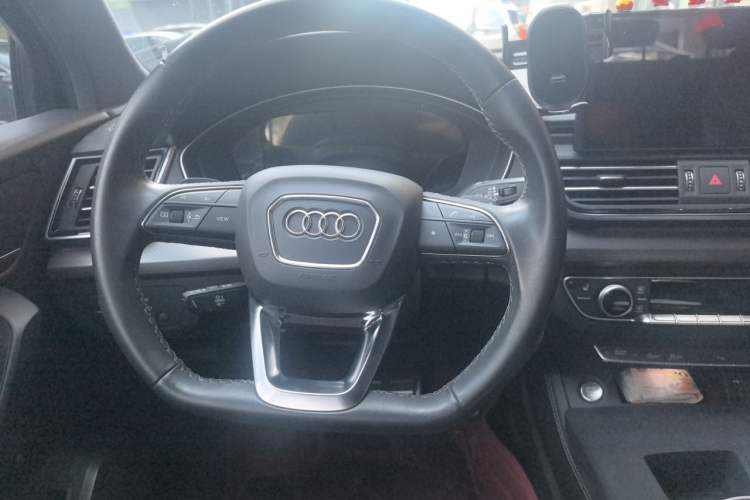 Used Audi Q5L 2023 40T Luxury Dynamic Model Steering Wheel