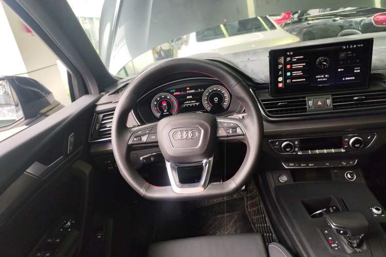 Used Audi Q5L 2023 40T Luxury Dynamic Model Steering Wheel