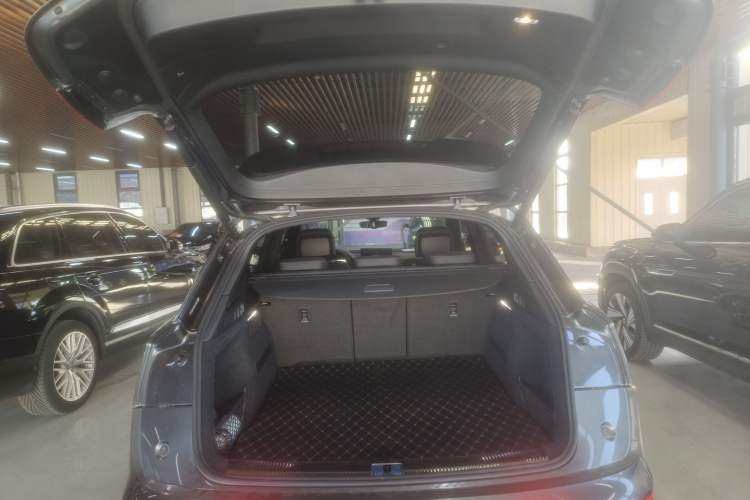 Used Audi Q5L 2023 40T Luxury Dynamic Model Trunk