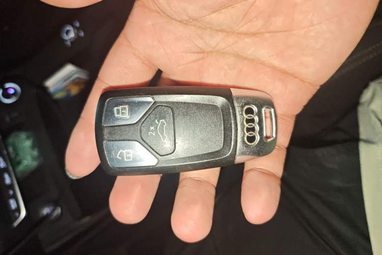 Used Audi Q5L 2023 40T Snow Sports Edition Vehicle Key