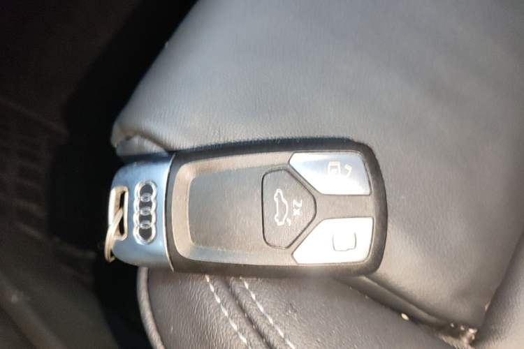 Used Audi Q5L 2023 40T Luxury Dynamic Model Vehicle Key