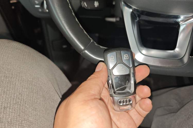 Used Audi Q5L 2023 40T Luxury Dynamic Model Vehicle Key