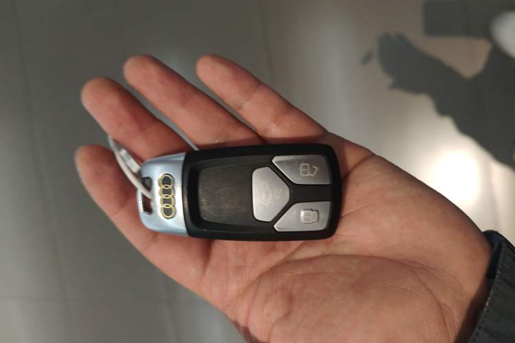 Used Audi Q5L 2023 40T Luxury Dynamic Model Vehicle Key