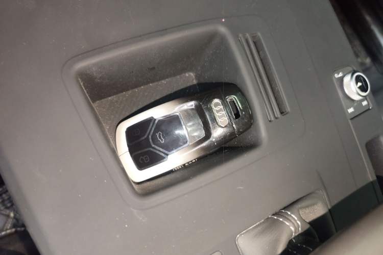 Used Audi Q5L 2023 40T Luxury Dynamic Model Vehicle Key
