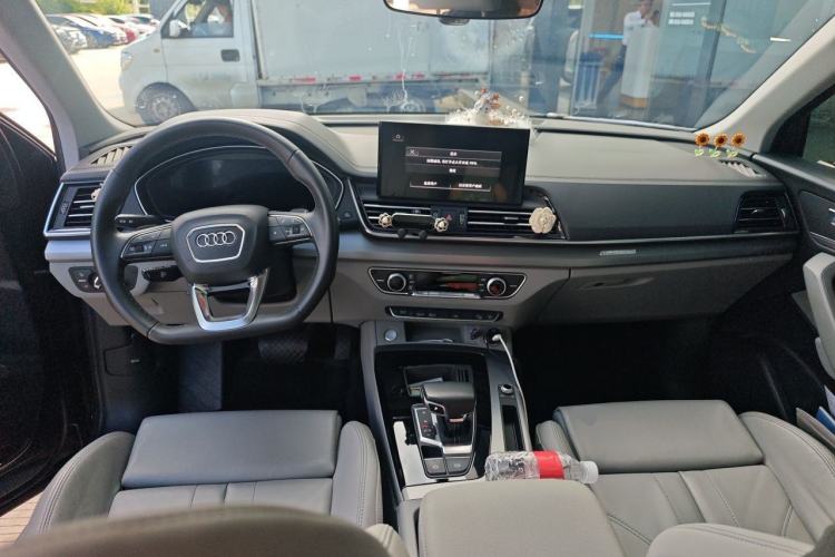 Used Audi Q5L 2023 40T Fashionable and Dynamic Edition Center Console