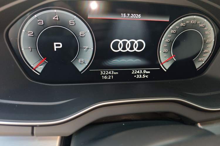 Used Audi Q5L 2023 40T Fashionable and Dynamic Edition Odometer Close Up