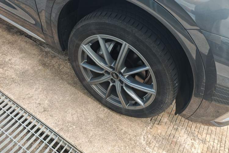 Used Audi Q5L 2023 40T Fashionable and Dynamic Edition Right Front Wheel Hub