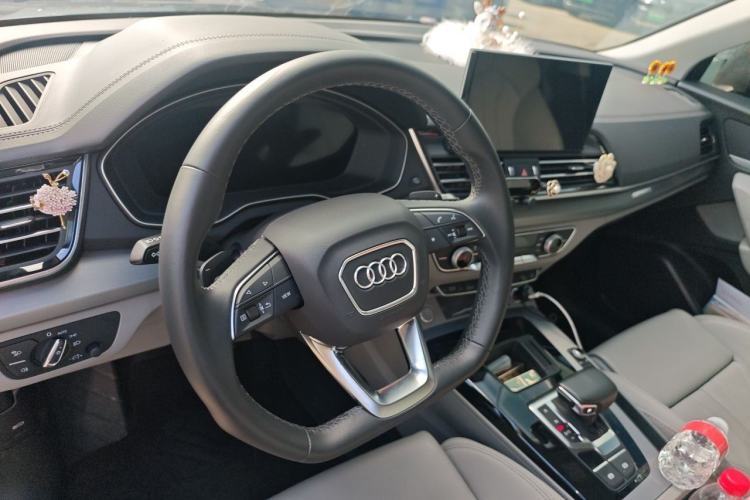 Used Audi Q5L 2023 40T Fashionable and Dynamic Edition Steering Wheel