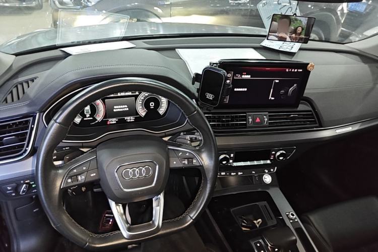Used Audi Q5L 2023 40T Fashionable and Dynamic Edition Center Console