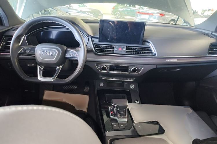 Used Audi Q5L 2023 40T Luxury Dynamic Model Center Console