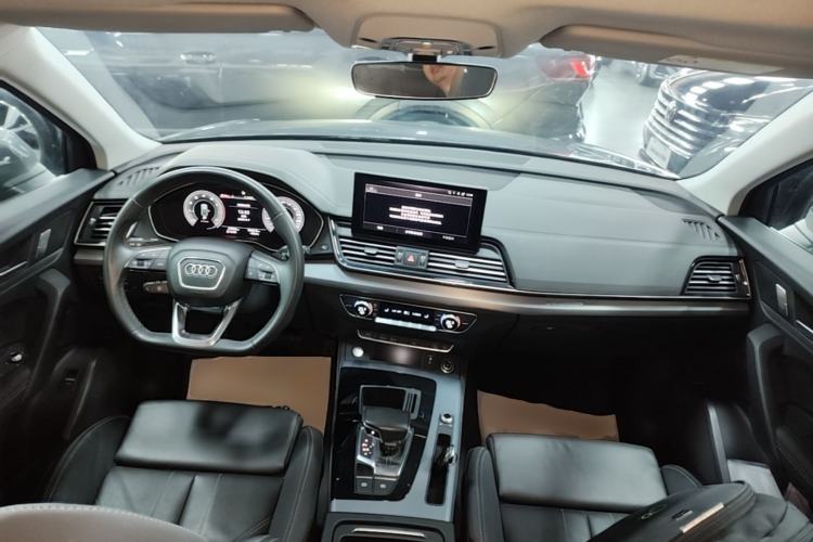 Used Audi Q5L 2023 40T Fashionable and Dynamic Edition Center Console