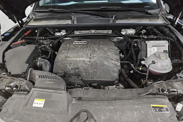 Used Audi Q5L 2023 40T Fashionable and Dynamic Edition Engine Bay