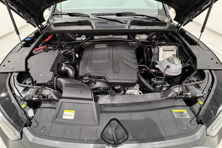Used Audi Q5L 2023 40T Fashionable and Dynamic Edition Engine Bay