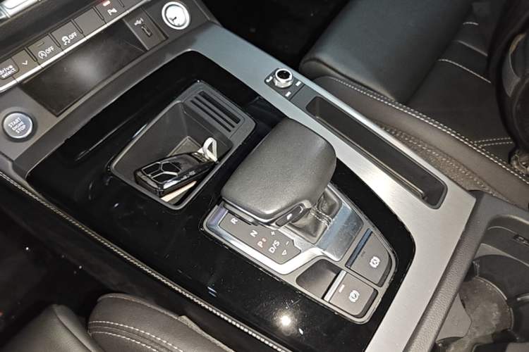 Used Audi Q5L 2023 40T Fashionable and Dynamic Edition Gear Lever
