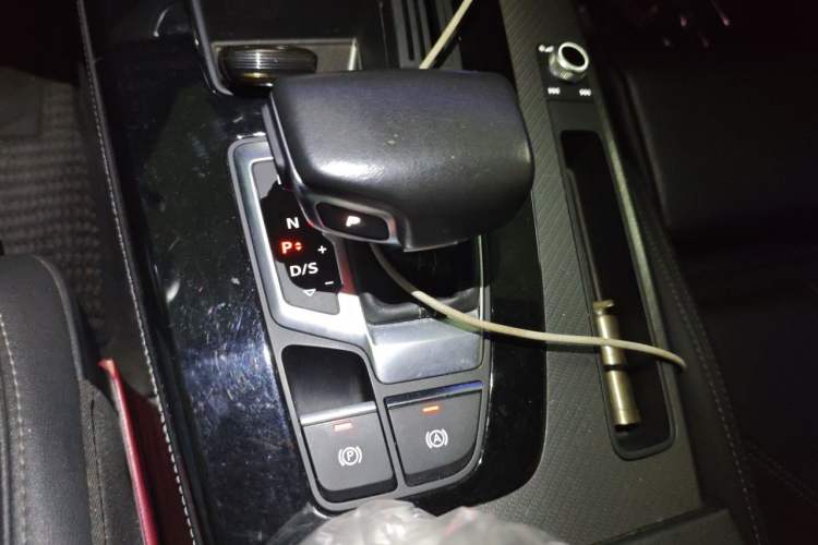 Used Audi Q5L 2023 45T Luxury Dynamic Model Gear Lever