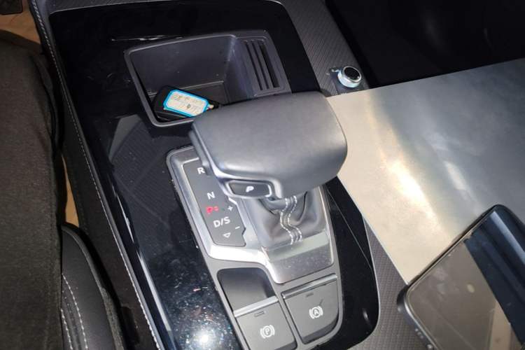 Used Audi Q5L 2023 40T Luxury Dynamic Model Gear Lever