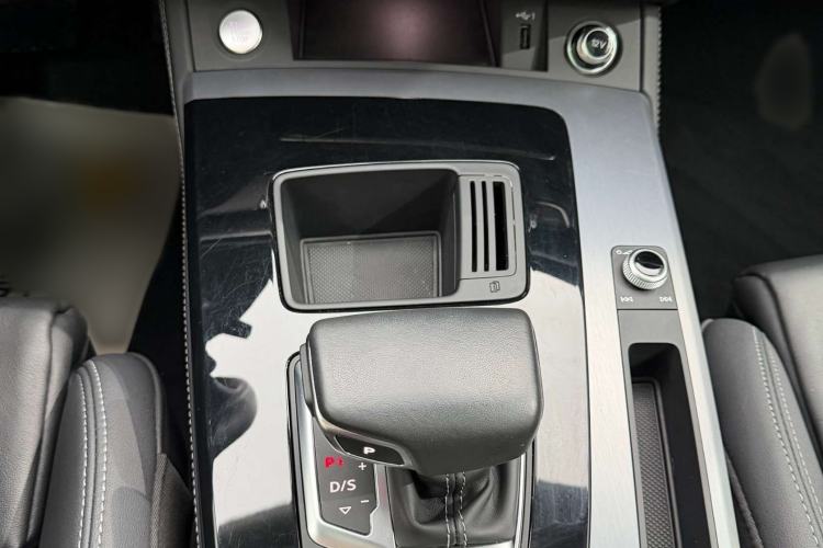 Used Audi Q5L 2023 40T Fashionable and Dynamic Edition Gear Lever