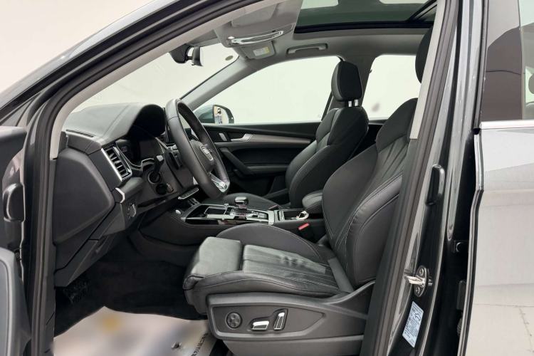Used Audi Q5L 2023 40T Fashionable and Dynamic Edition Interior 2