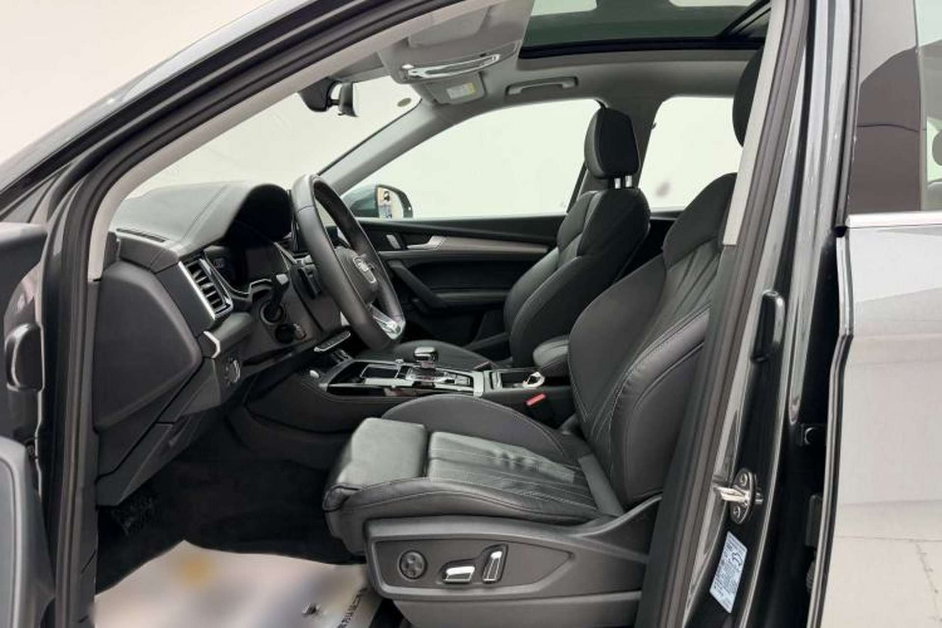 Used Audi Q5L 2023 40T Fashionable and Dynamic Edition Interior 2