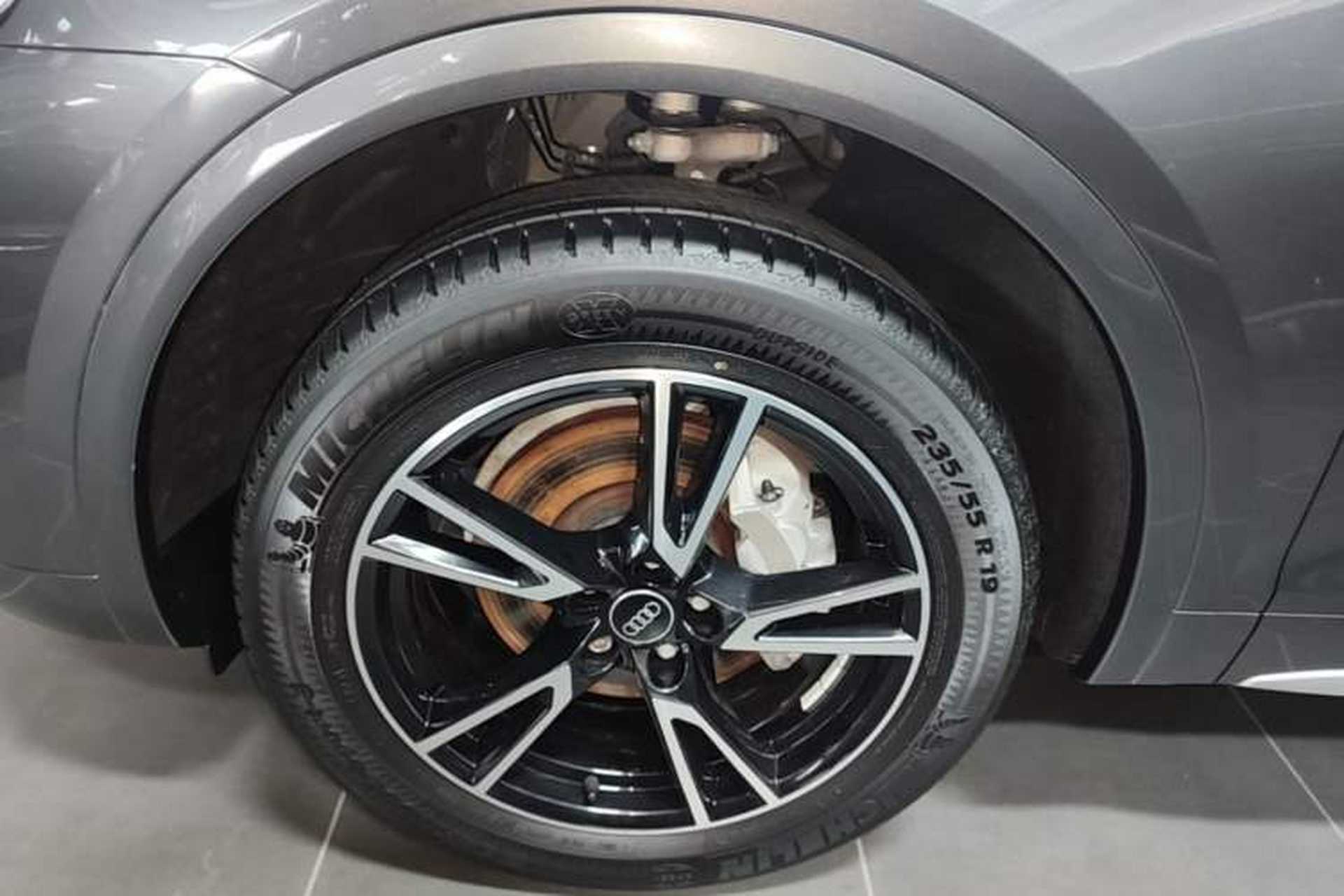 Used Audi Q5L 2023 40T Fashionable and Dynamic Edition Left Front Wheel Hub